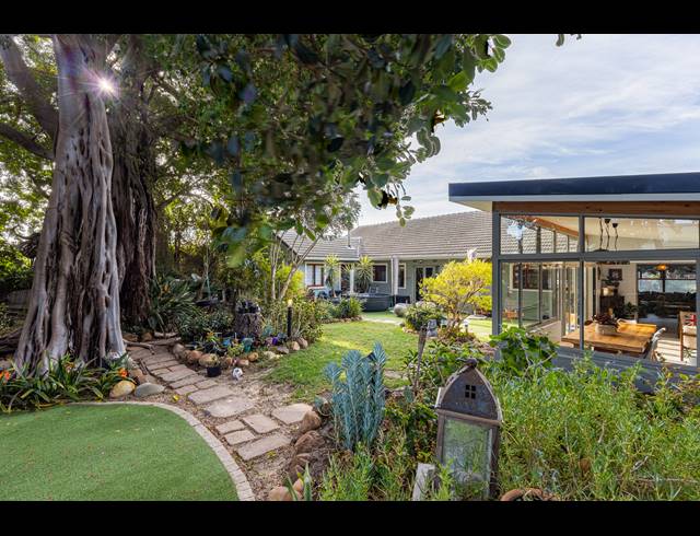 4 BEDROOM FREEHOLD FOR SALE IN TABLE VIEW